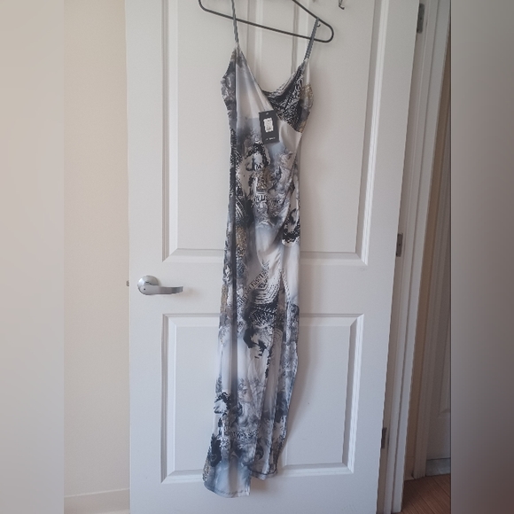 Dress - Picture 3 of 3